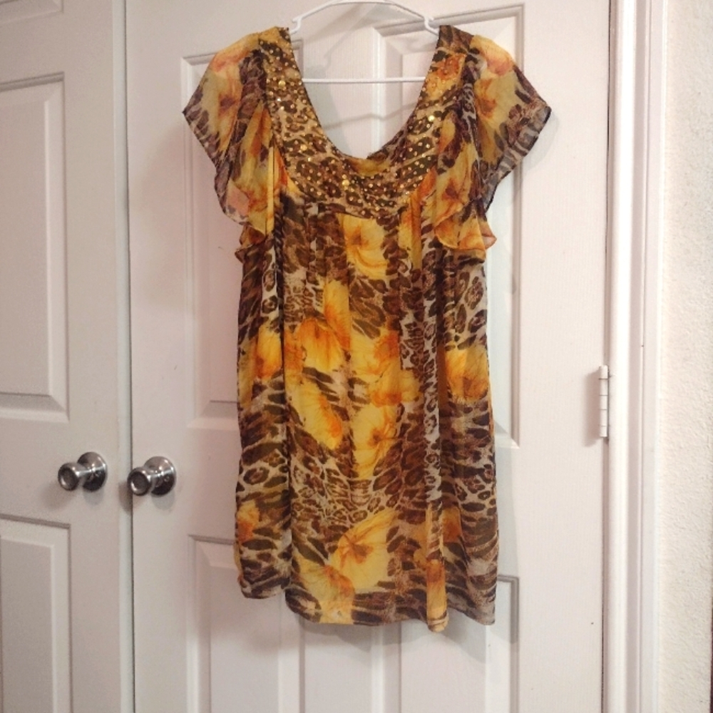 Ladies animal print top..EUC